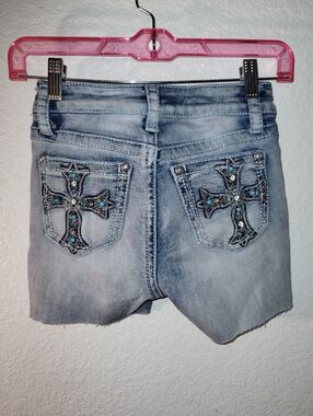 Rain and Rain Embellished Light Wash Denim Shorts  Turquoise Cross Pockets sz 0